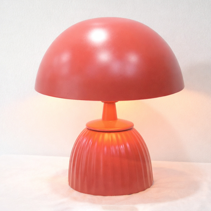 Table Lamp – Modern Coral Mushroom Dome Table Lamp with Sculpted Fluted Base | Retro Minimal Bedside Lighting for Contemporary Home Decor