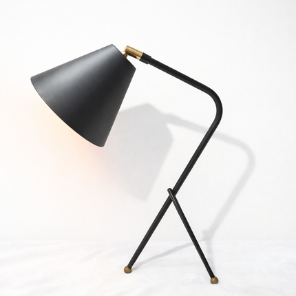 Table Tripod Lamp Minimalist Black Iron Study Lamp Nordic Modern Bedside Lighting Handmade Metal Table Lamp for Home Office Living Room