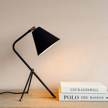 Table Tripod Lamp Minimalist Black Iron Study Lamp Nordic Modern Bedside Lighting Handmade Metal Table Lamp for Home Office Living Room