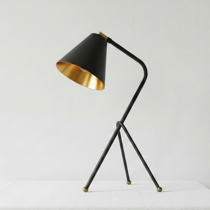 Table Tripod Lamp Minimalist Black Iron Study Lamp Nordic Modern Bedside Lighting Handmade Metal Table Lamp for Home Office Living Room