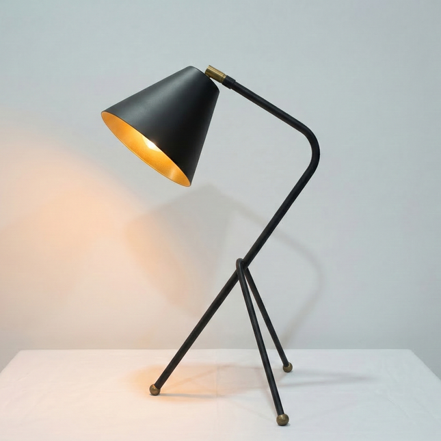 Table Tripod Lamp Minimalist Black Iron Study Lamp Nordic Modern Bedside Lighting Handmade Metal Table Lamp for Home Office Living Room