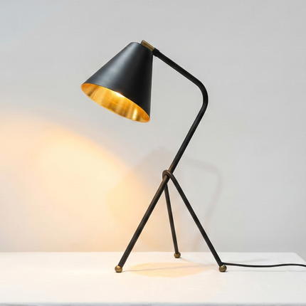 Table Tripod Lamp Minimalist Black Iron Study Lamp Nordic Modern Bedside Lighting Handmade Metal Table Lamp for Home Office Living Room
